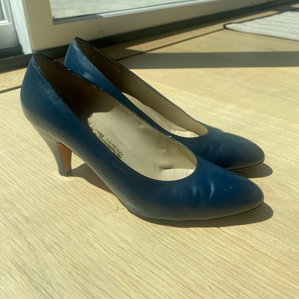 Salvatore Ferragamo Garolini Vintage Navy Blue Leather Pumps